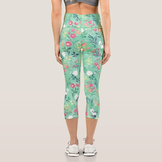 水かわいらし色フローラ植物緑パターン カプリレギンス (裏面)