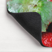 水が付いているいちごの洗浄 マウスパッド (コーナー)