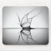 水しぶきの中の蝶 マウスパッド (正面)