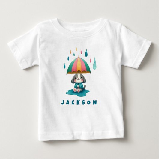 水たまりに座る傘のかわいいワンちゃん ベビーTシャツ (正面)