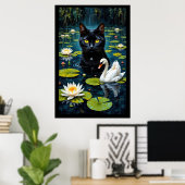 水で満たされた池の中の黒猫と白鳥 ポスター (ホームオフィス)