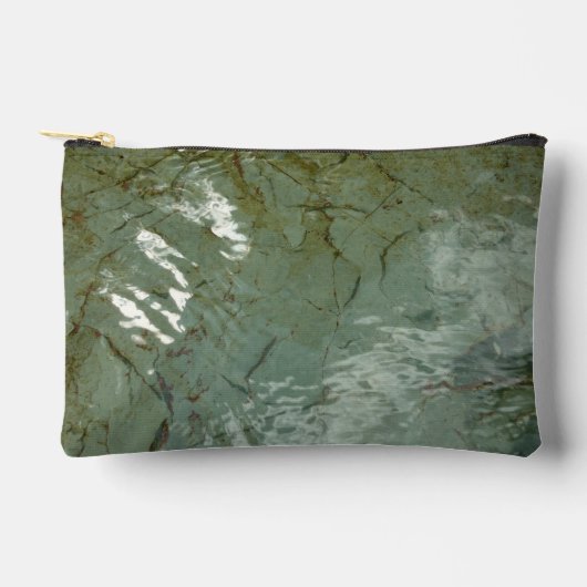 水で覆われた岩スラブの自然写真 アクセサリーポーチ (正面)
