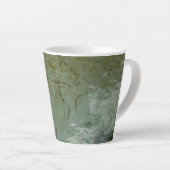 水で覆われた岩スラブの自然写真 カフェラテマグ (右アングル)