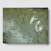 水で覆われた岩スラブの自然写真 ゲストブック (裏面)