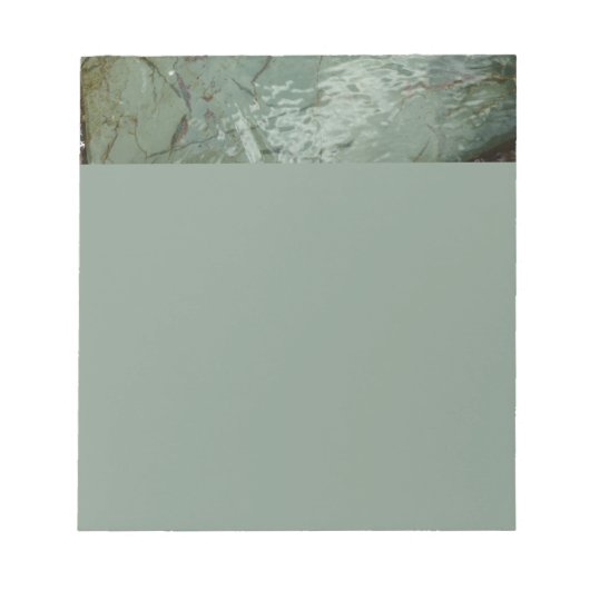 水で覆われた岩スラブの自然写真 ノートパッド (正面)