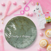 水で覆われた岩スラブの自然写真 ペーパープレート (パーティー)