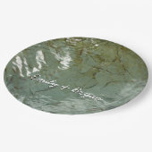 水で覆われた岩スラブの自然写真 ペーパープレート (アングル)