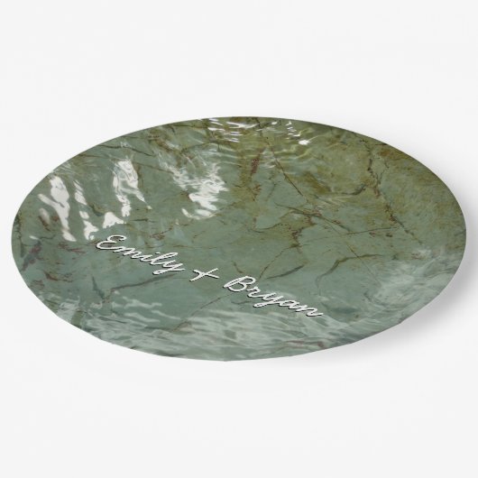 水で覆われた岩スラブの自然写真 ペーパープレート (アングル)