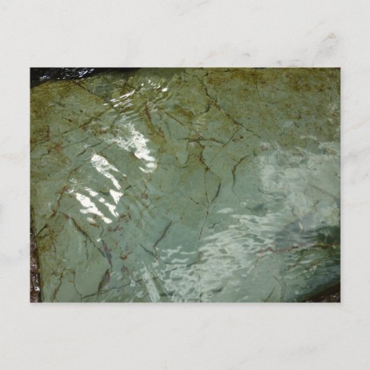 水で覆われた岩スラブの自然写真 ポストカード (正面)