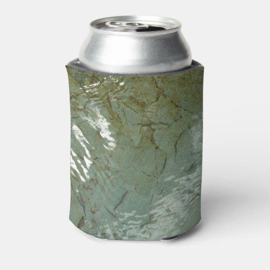 水で覆われた岩スラブの自然写真 缶クーラー (缶裏面)