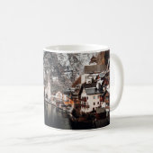水と山の体近くの家 コーヒーマグカップ (正面右)