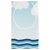 水にヨットそれは男の子、航海のな新生児です スモールペーパーバッグ (裏面)