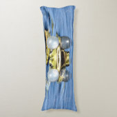 水に入ったカエルとエアクサ ボディピロー (正面縦)