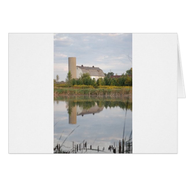 水に反射した納屋 (正面横)