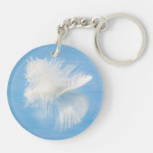 水に反射する白い羽毛 | WA，シーベック キーホルダー (裏面)