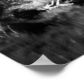 水に反射する黒と白の木の切り株16 x 20 ポスター (角)