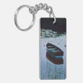 水に囲まれた小さな湖の手漕ぎ舟 キーホルダー (正面左)