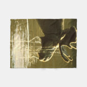 水に彼の頭部を浸しているアメリカヘラジカ フリースブランケット (正面(横))