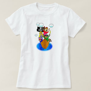 水に振れる海賊ボートの海賊旗の飛行 Tシャツ