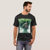 水に浮かぶ美しい黒人女性/植物 Tシャツ (正面フル)