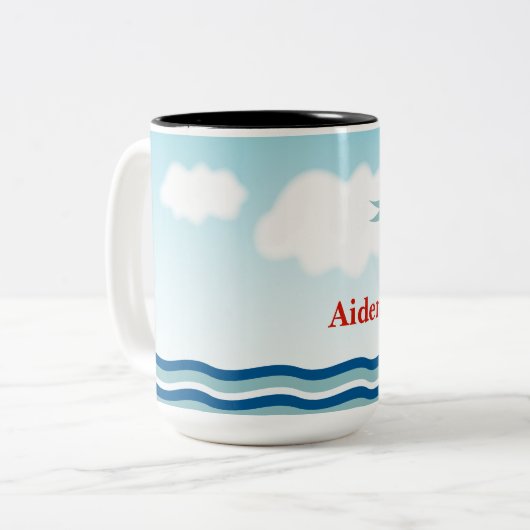 水に浮かぶ赤と青の帆船パーソナライズされた、 ツートーンマグカップ (正面左)