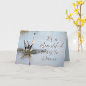 水に素晴らし広がるアオサギの羽 カード (黄色い花)