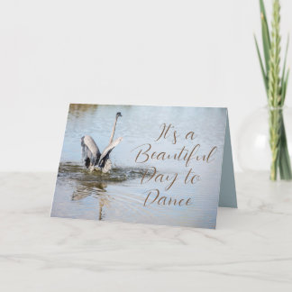 水に素晴らし広がるアオサギの羽 カード