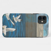水に飛んでいる3羽の白いカモメ Case-Mate iPhoneケース (裏面(横))