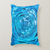 水のきらめく渦は青く見える アクセントクッション (正面(垂直))