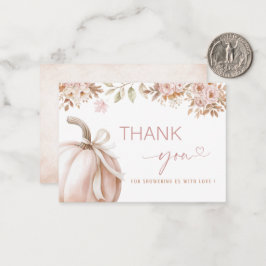 水のエレガント色甘い小さなかぼちゃが乗っている ノートカード