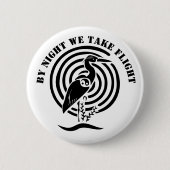 水のシルエットに立つブラッククレーン 缶バッジ (正面)