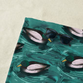 水のパターンで泳ぐマガード ビーチタオル (インサイチュ)