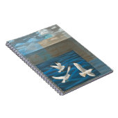 水の上に飛んでいる白いカモメが ノートブック (右側)