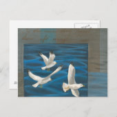 水の上に飛んでいる白いカモメが ポストカード (正面/裏面)