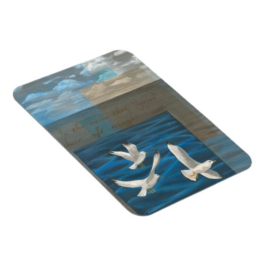 水の上に飛んでいる白いカモメが マグネット (右側)