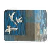 水の上に飛んでいる白いカモメが マグネット (横)