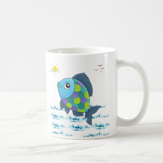 水の上の空に太陽と鳥がある魚C コーヒーマグカップ