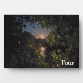 水の上の青空の穏やかな月明け フォトプラーク