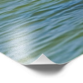 水の上を飛行している茶色のペリカン フォトプリント            (角)