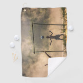 水の中でサッカーを蹴る少年タオル ゴルフタオル (インサイチュ)