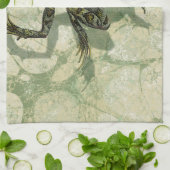 水の中で勝利するヒキガエル キッチンタオル (折り畳み)