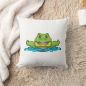 水の中で泳ぐワニ クッション (ブランケット)