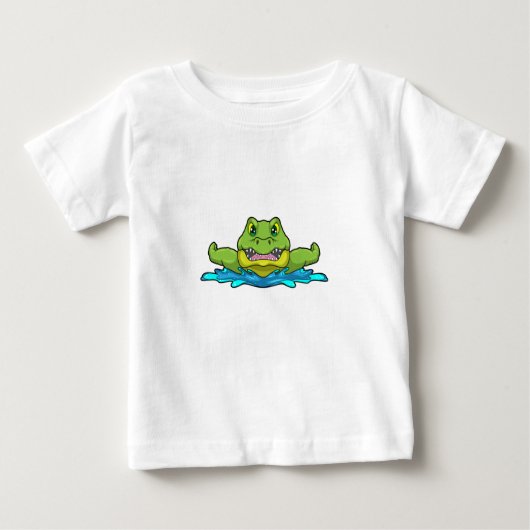 水の中で泳ぐワニ ベビーTシャツ (正面)