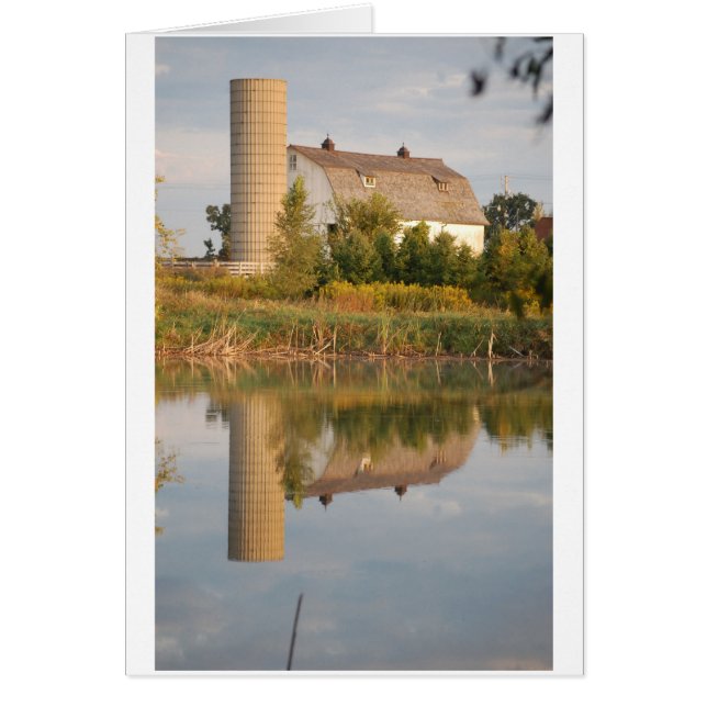 水の中に関連した納屋 (正面)