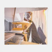 水の体近くの家 フリースブランケット (正面(横))