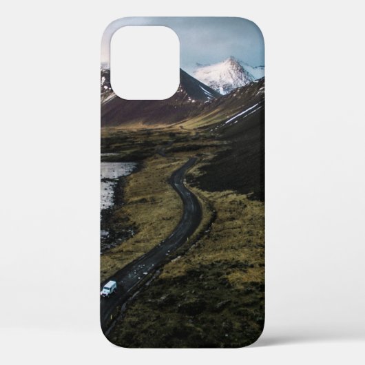 水の体近くの山 Case-Mate iPhoneケース (裏面)