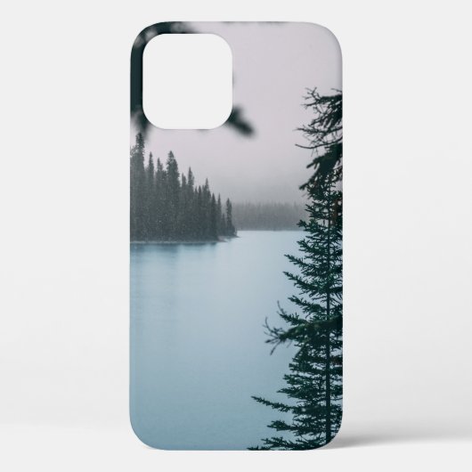 水の体近くの緑葉樹 Case-Mate iPhoneケース (裏面)