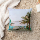 水の体近くの青木造住宅 クッション (ブランケット)