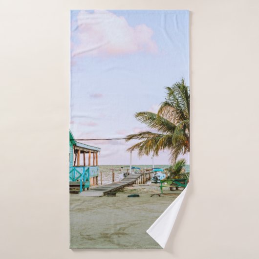 水の体近くの青木造住宅 バスタオル (バスタオル)