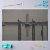 水の切り離しの上の静かな水上ボート 薄葉紙 (クラフト)